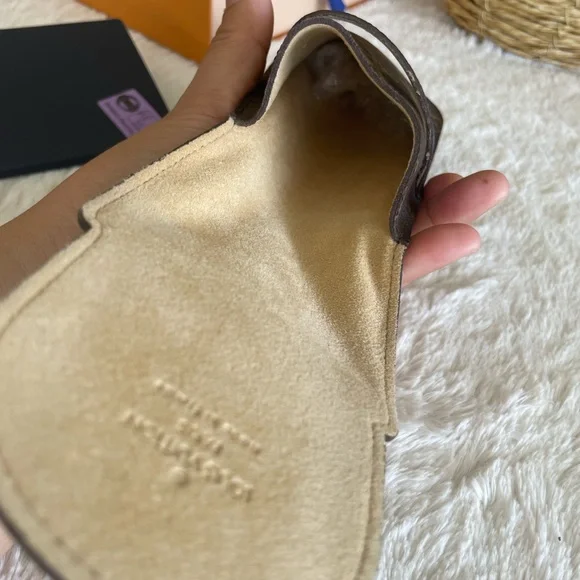 Louis Vuitton sunglasses case - Picture 9 of 12